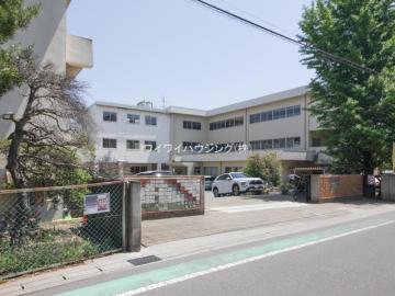 松戸市立上本郷小学校/徒歩5分・約400m 松戸市立上本郷小学校/徒歩5分・約400m