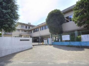 松戸市立常盤平第三小学校/徒歩7分・約550m 松戸市立常盤平第三小学校/徒歩7分・約550m