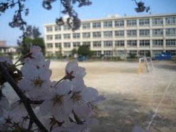 松戸市立六実小学校／徒歩5分・約350m(2025年5月)