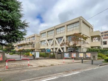 松戸市立常盤平第二小学校／徒歩7分・約550m(2025年8月)