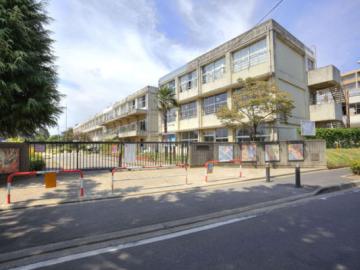 松戸市立常盤平第二小学校／徒歩3分・約180m(2025年9月)