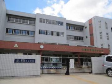 流山市立西深井小学校/徒歩9分・約720m(2025年10月) 流山市立西深井小学校/徒歩9分・約720m(2025年10月)