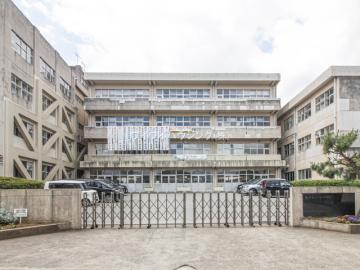 松戸市立六実中学校／徒歩14分・約1,100m