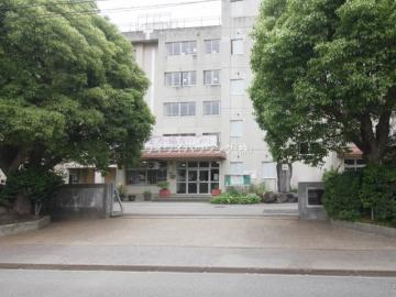 松戸市立和名ケ谷中学校／徒歩15分・約1,200m