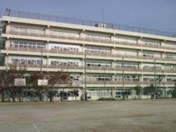 松戸市立小金南中学校／徒歩6分・約450m