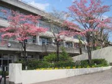 松戸市立根木内中学校／徒歩7分・約560m(2026年5月)