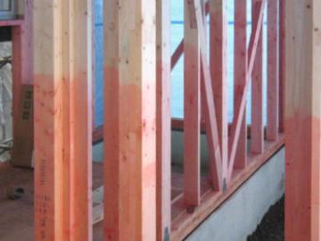 その他画像/シロアリの侵入・被害を防ぐための処置。 予防駆除剤などを使用し、木造住宅へのシロアリ被害を防ぎます。(2025年8月) その他画像/シロアリの侵入・被害を防ぐための処置。 予防駆除剤などを使用し、木造住宅へのシロアリ被害を防ぎます。(2025年8月)