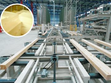 その他画像/プレカット材は、CADシステムで構造計算して設計されたデータを基にコンピュータ制御で加工された構造材 その他画像/プレカット材は、CADシステムで構造計算して設計されたデータを基にコンピュータ制御で加工された構造材